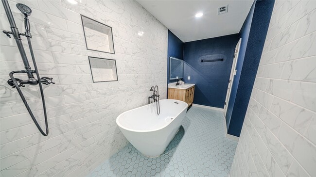 Building Photo - 764 Worthshire St