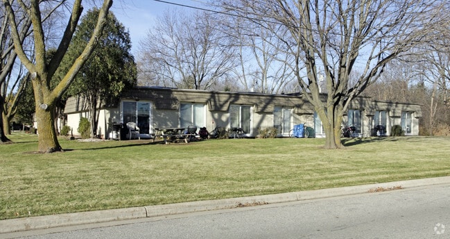 Building Photo - 1111 S Nicolet Rd
