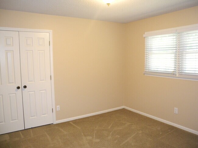 Building Photo - 383 Billingham Dr
