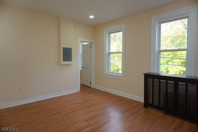 Building Photo - 85 Clifton Ave