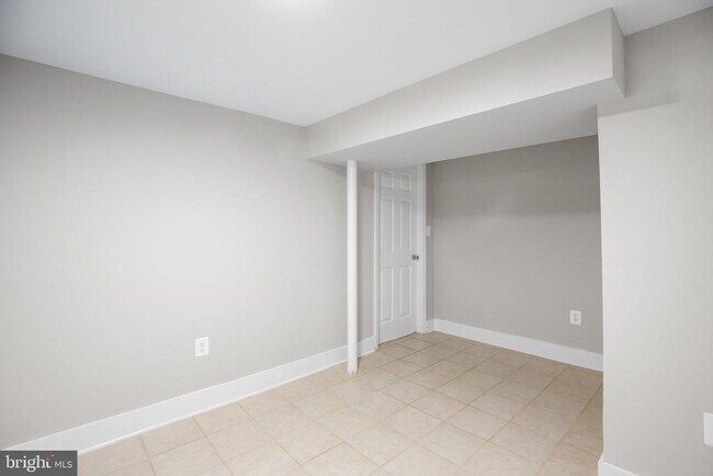 Building Photo - 1213 Stafford Ave