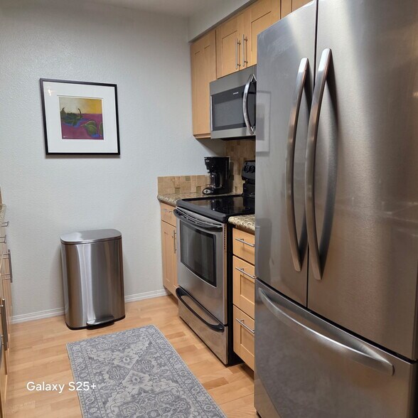 Building Photo - 6970 California Ave SW