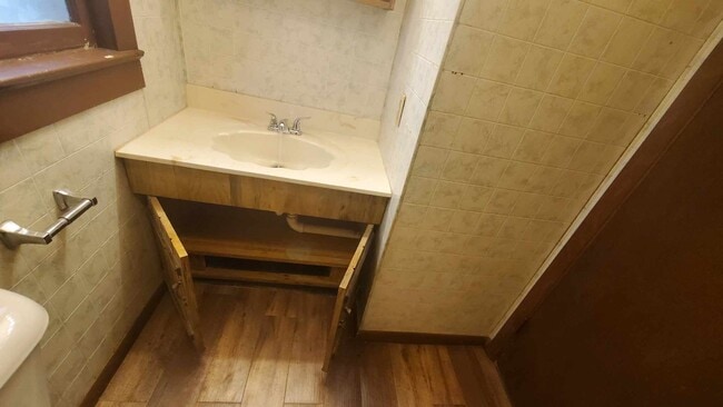 Building Photo - 790 S Graham St