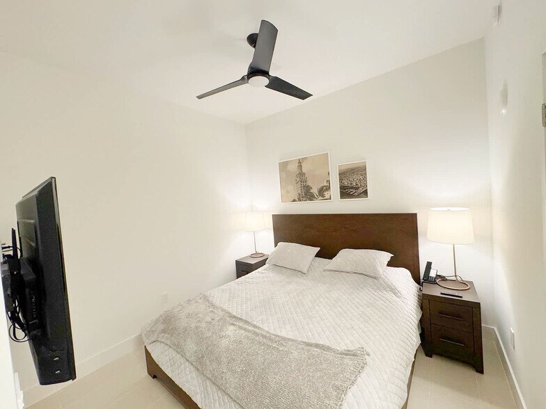 Building Photo - 159 NE 6th St