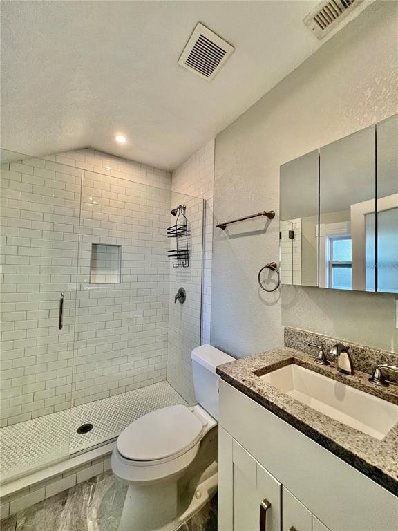 Building Photo - 111 W Amelia Ave