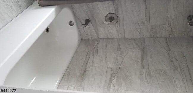 Building Photo - 8 Center St