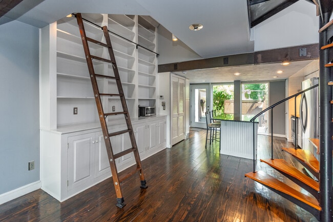 Building Photo - 9 Arden Way