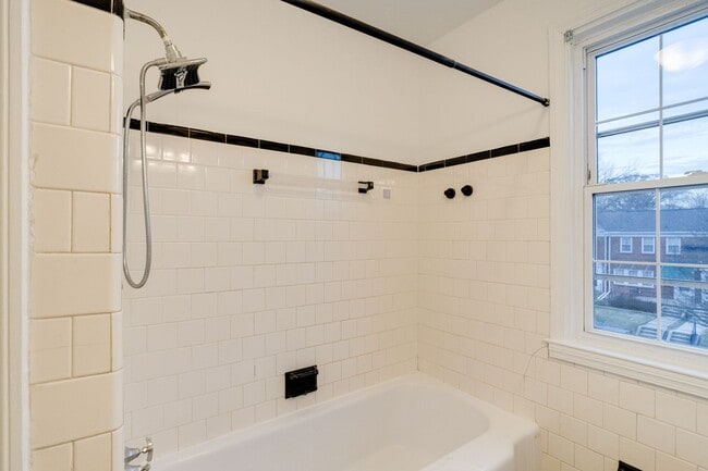 Building Photo - 1809 Glen Ridge Rd