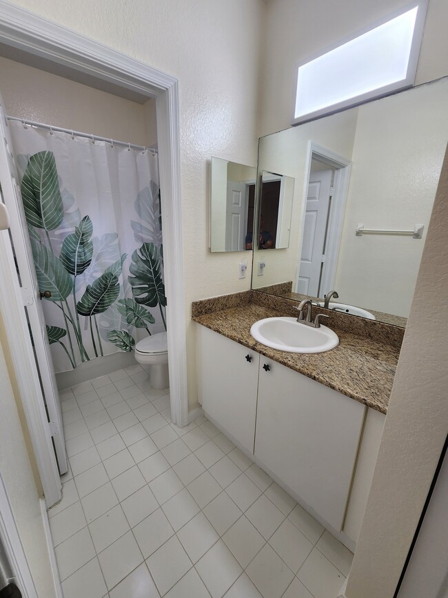 Primary In-suite Bathroom - 5036 SE Mariner Garden Cir