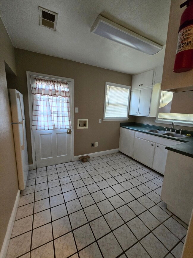 Building Photo - 2691 Milton Ave