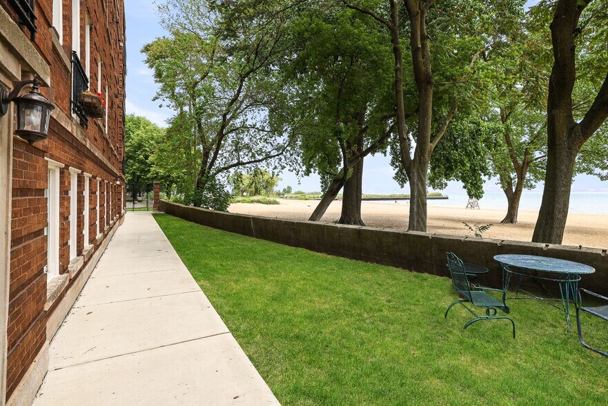 Building Photo - 1055 W Pratt Blvd