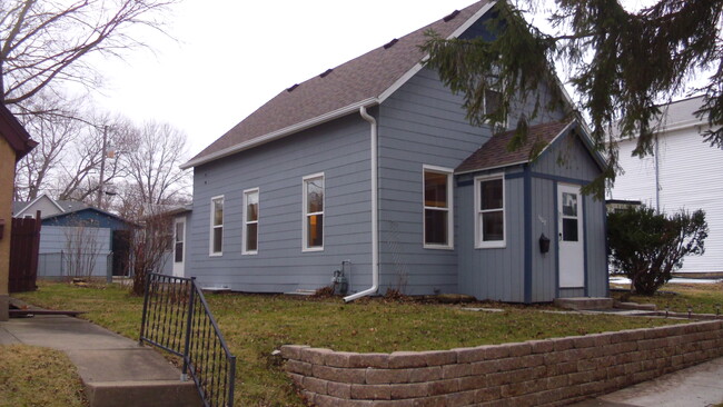 Building Photo - 1107 S 6th St