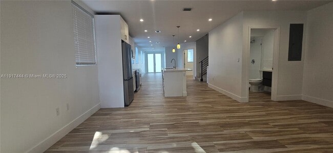 Building Photo - 3620 Thomas Ave