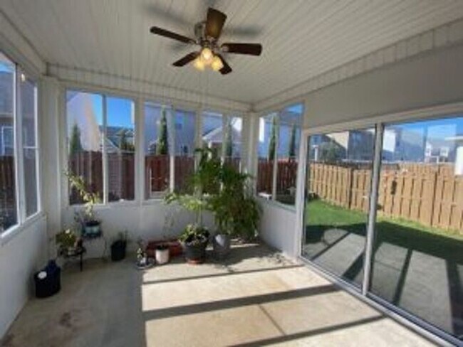 Building Photo - Pleasant Springs