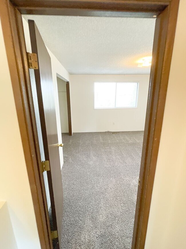 Building Photo - 846 Homedale Rd