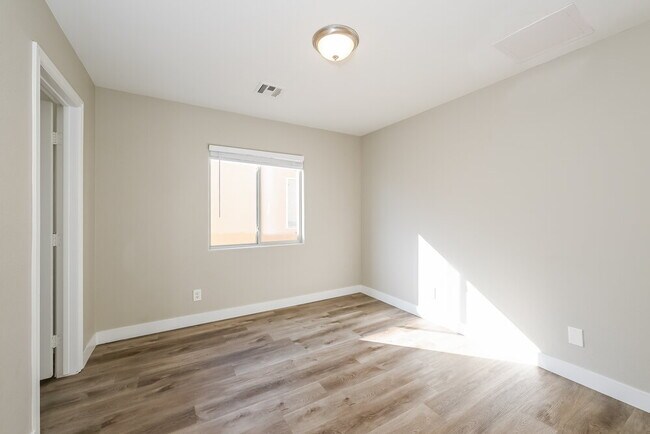 Building Photo - 8717 S Evan Lilas St