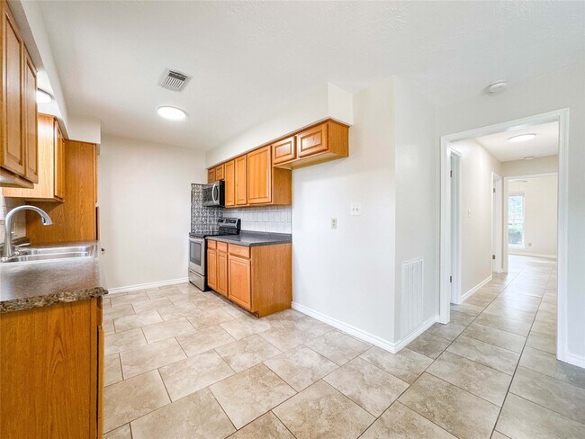 Building Photo - 217 Mary Ann Dr