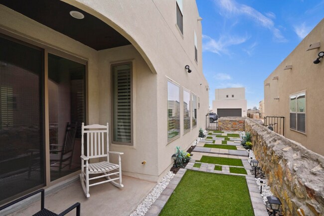 Building Photo - 4567 Marisabel Azcarate St