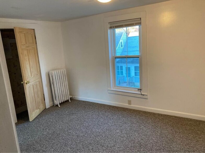 Building Photo - 64 Valley St