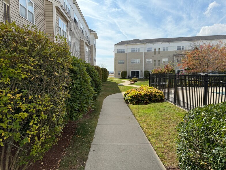 Building Photo - 211 Central St