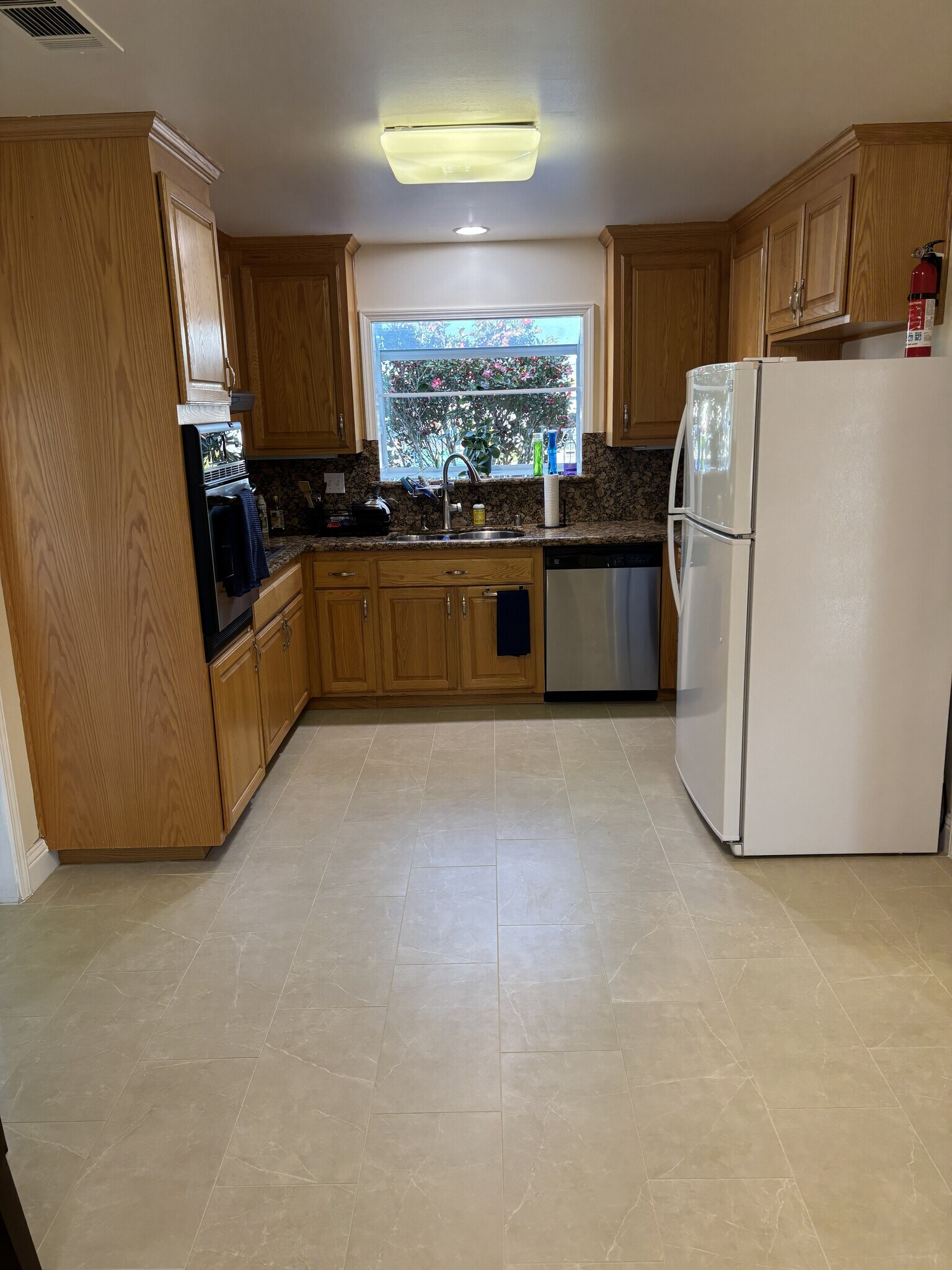 Building Photo - 520 Linford Pl