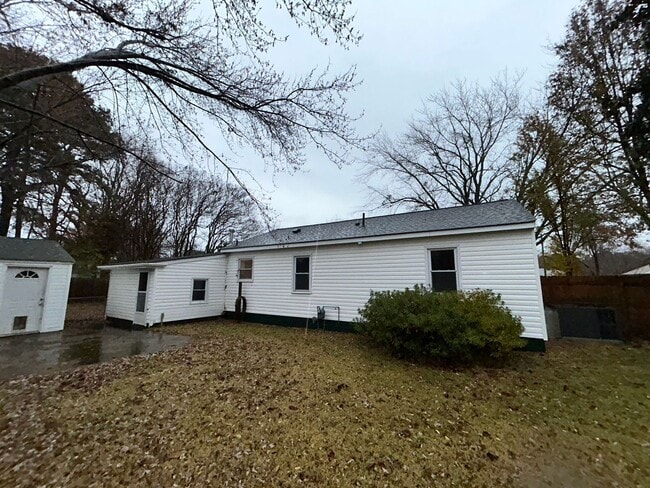 Building Photo - Welcome to this charming home in the desirable cul-de-sac of Hampton, VA. "ASK ABOUT OUR ZERO DEP...