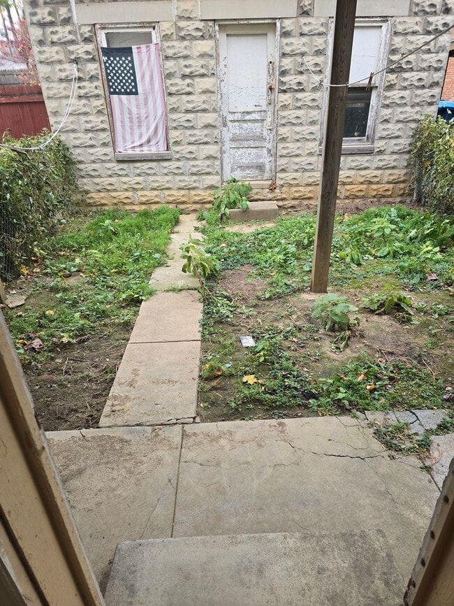 Building Photo - 1107 W King St