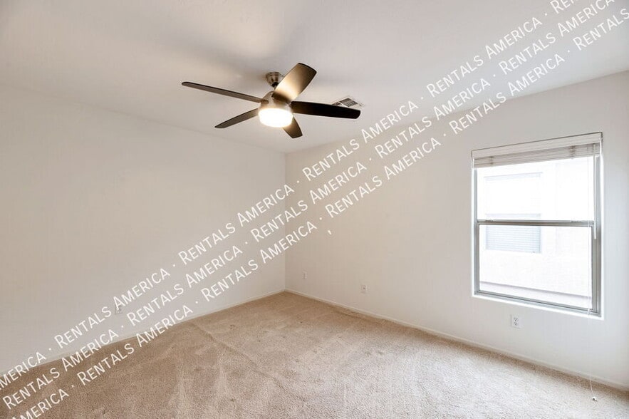 Building Photo - 1809 E Patrick Ln