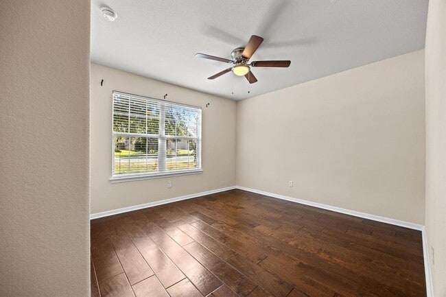 Building Photo - 135 Justin Leonard Dr