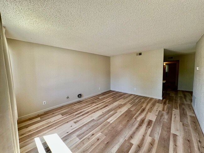 Building Photo - 2 BEDROOM 1 BATH HOME IN 55+ SENIOR COMMUNITY