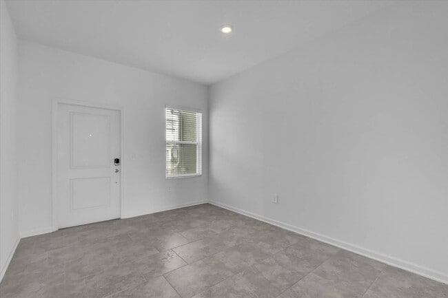 Building Photo - 3157 Laurent Lp