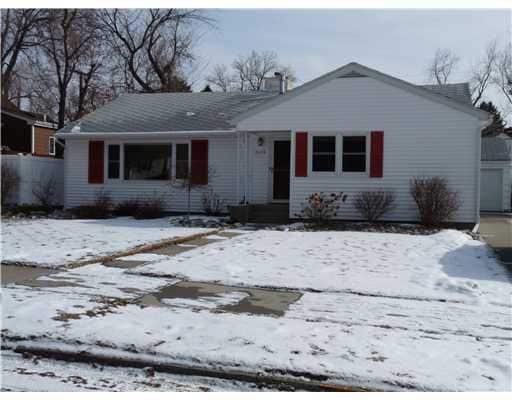 Primary Photo - Great location home with 2 bedroom, 2 bath and 1 car garage!
