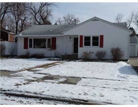 Building Photo - Great location home with 2 bedroom, 2 bath...