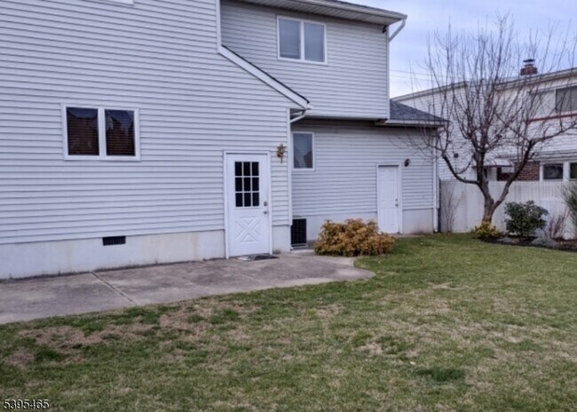 Building Photo - 128 Lee St