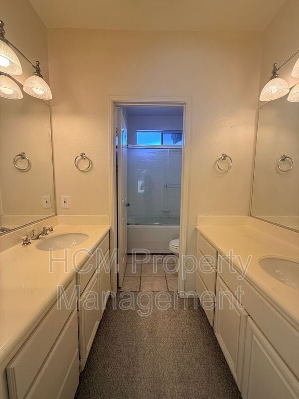 Building Photo - 2352 Sunningdale Dr