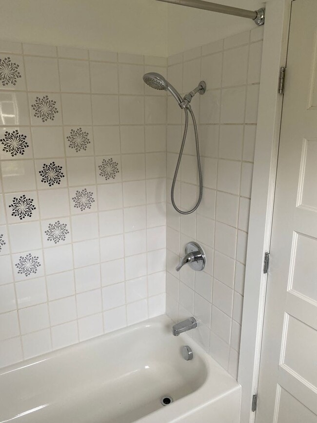 Building Photo - Charming 1926 Vintage 2 Bedroom 1 Bathroom...