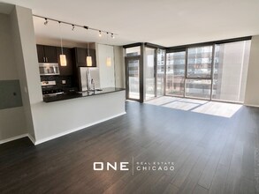 Building Photo - 123 N Desplaines St