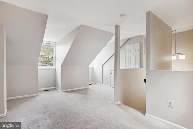 Building Photo - 450 W Glebe Rd