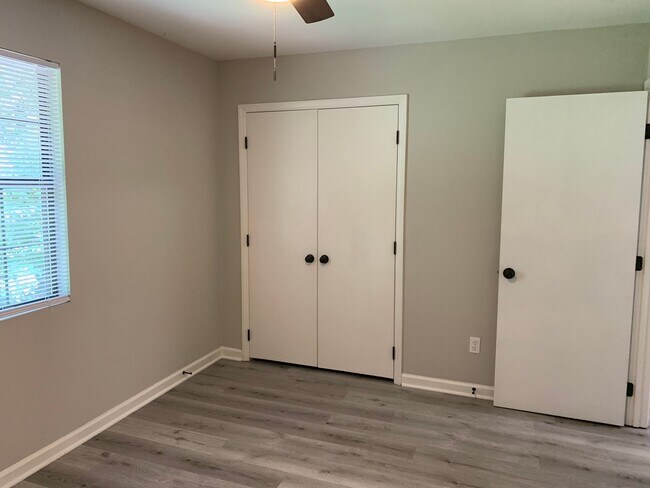 Building Photo - 5302