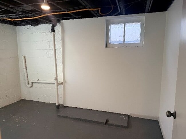 Building Photo - Row Home Available In Omaha