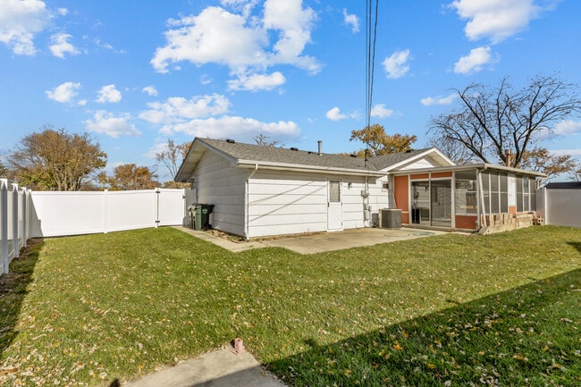 Building Photo - 601 Hillcrest Blvd