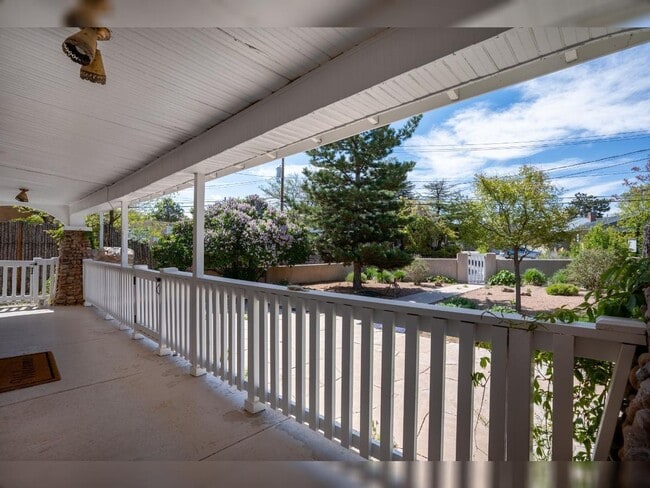 Building Photo - 549 Agua Fria St