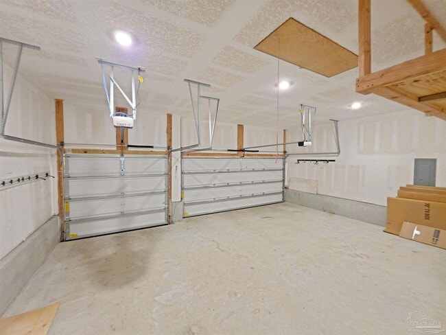 Building Photo - 8108 Silver Maple Dr
