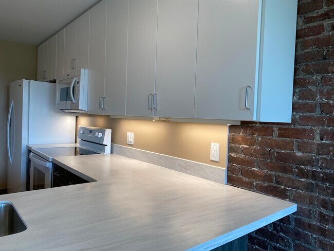 Building Photo - 83 Hanover St