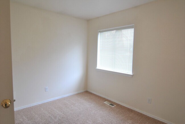 Building Photo - 1386 Brown St