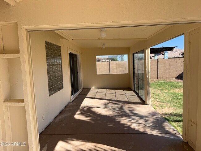 Building Photo - 1319 W Michelle Dr