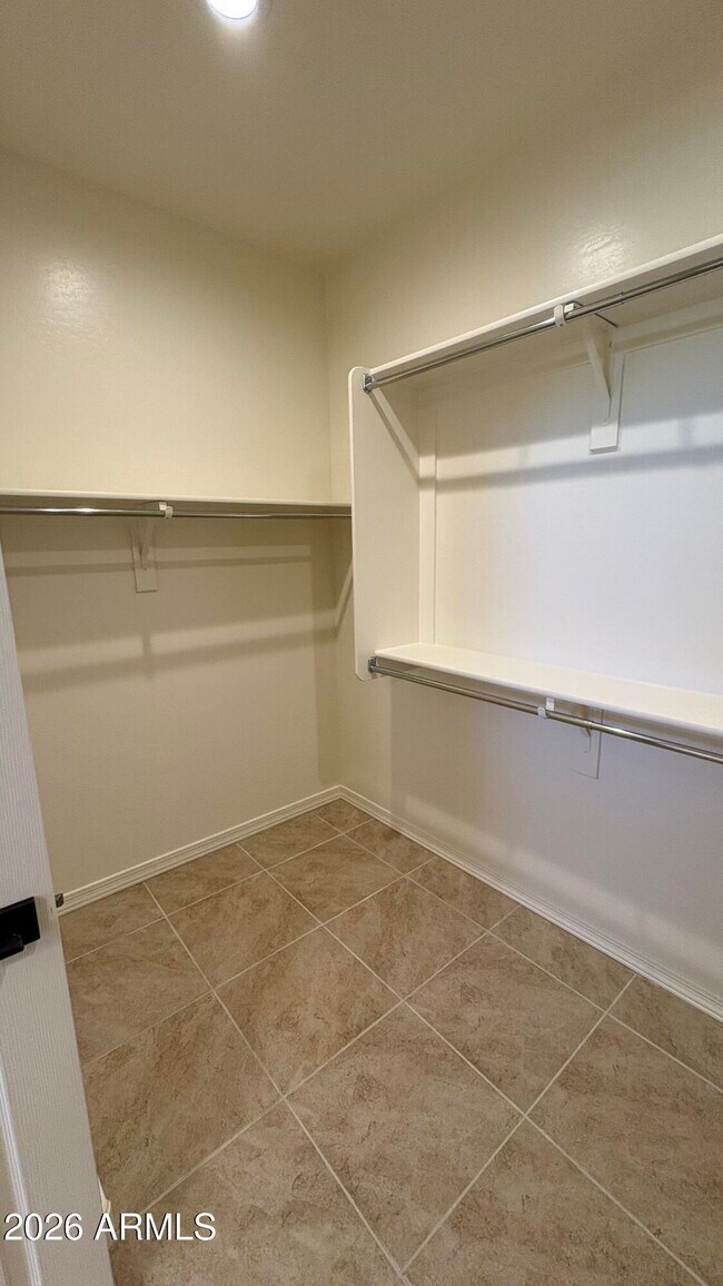 Building Photo - 5602 W Mauna Loa Ln