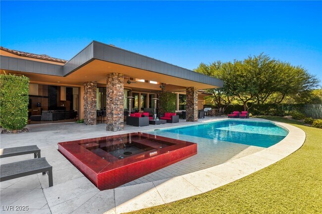 Building Photo - 2 Castle Oaks Ct