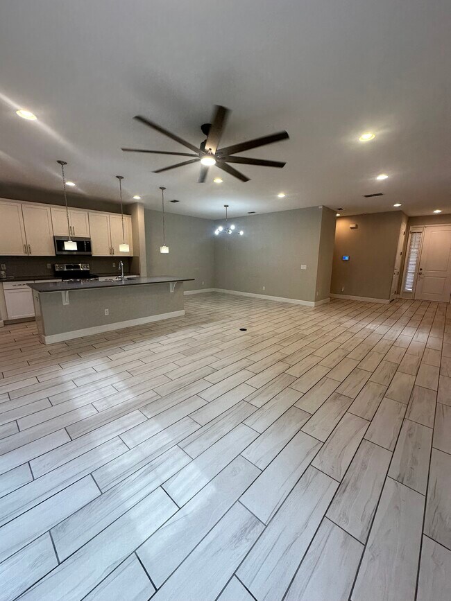 Building Photo - Longwood Townhouse
