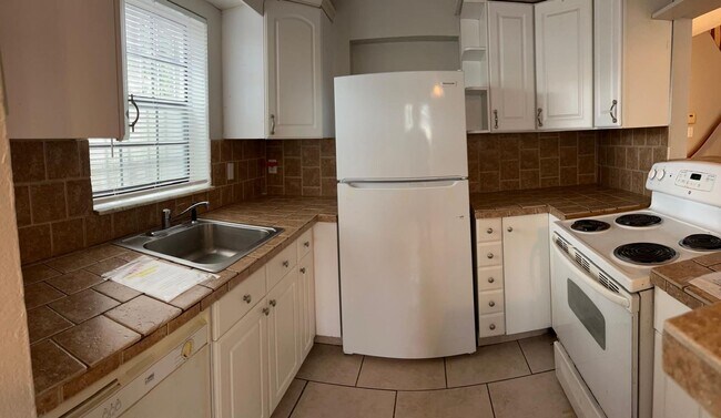 Building Photo - 1240 NW 6th Ave